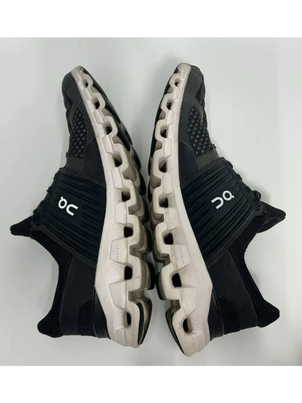On Cloud Cloudswift Womens Running Shoes Size 9.5 Black White Gym Sneakers